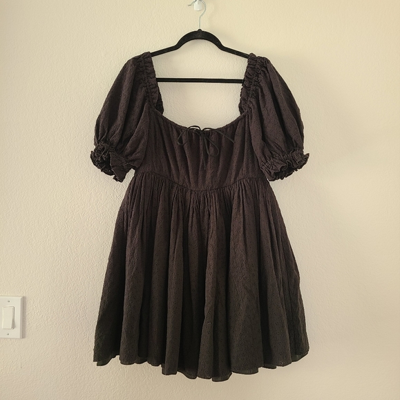 Selkie Beach Day Dress in Caviar Eyelet Lace - Picture 4 of 8